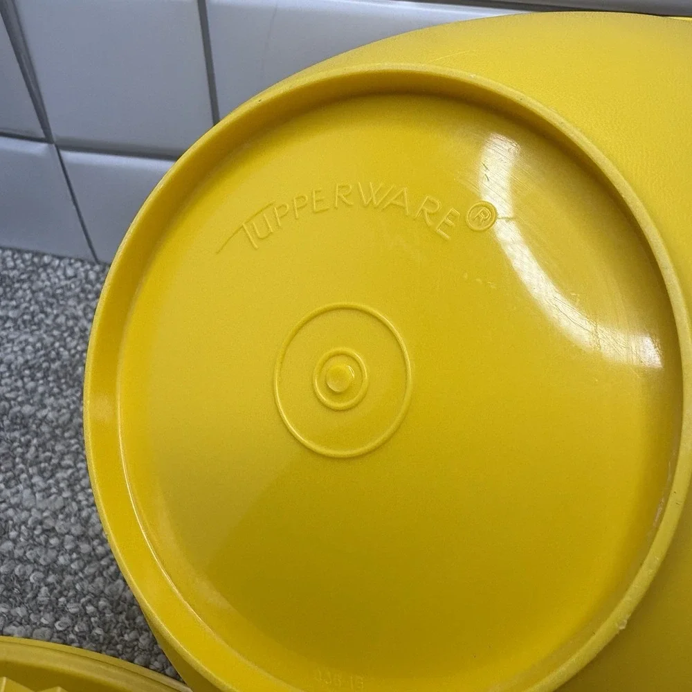 Tupperware bowl excellent